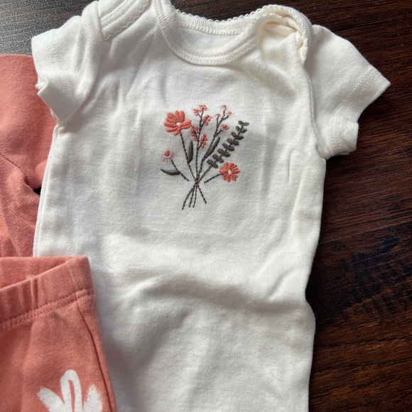 Carter's Peach Floral Matching Set in Newborn - Picture 4 of 5
